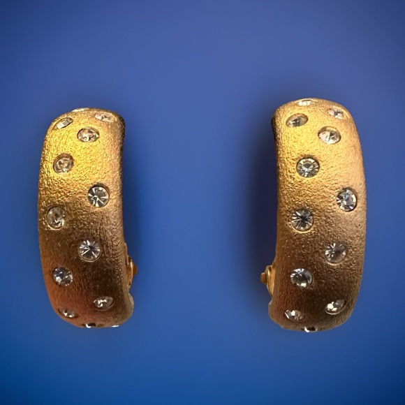 VTG Swarovski Swan Signed Matte Gold Hinged Bracelet & Clip Huggie Earrings Set - Picture 12 of 15